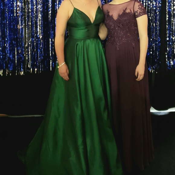 Emerald Green Sherri Hill Grad/Prom Dress - Picture 4 of 4